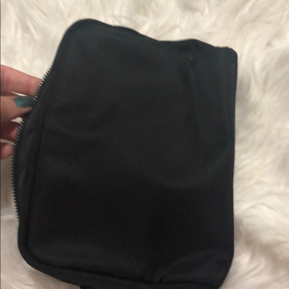 Kylie Cosmetics lips makeup bag❤️ - Picture 4 of 8